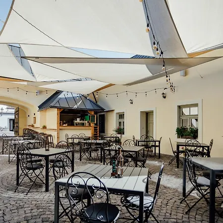 Franz 公寓式酒店 3*